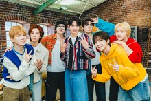 テレビ朝日「BOYNEXTDOOR トモダチベース」第1話に出演するBOYNEXTDOORと志尊淳。（Photo by Yukiya Kanda）