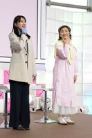左から臼田あさ美、石田ひかり。