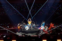 SUPER EIGHT初の武道館ワンマン映像がソフト化、メイキングやハイライト集なども収録