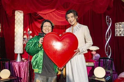 新浜レオン（右）とこっちのけんと（左）