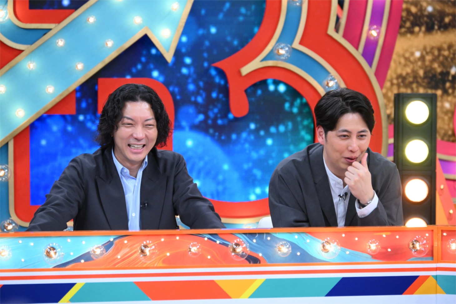 左から嶋佐和也（ニューヨーク）、屋敷裕政（ニューヨーク）。ⒸTBS
