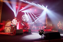 奥田民生「MTRYツアー2026 “春 Ooh La La”」昭和女子大学人見記念講堂公演の様子。（撮影：三浦憲治 [ライトサム]）