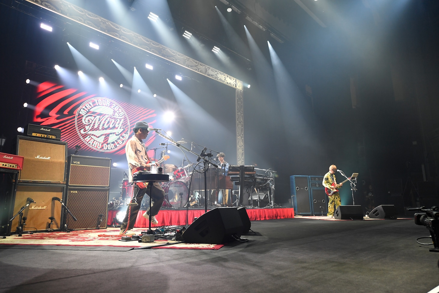 奥田民生「MTRYツアー2026 “春 Ooh La La”」昭和女子大学人見記念講堂公演の様子。（撮影：三浦憲治 [ライトサム]）