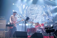 奥田民生「MTRYツアー2026 “春 Ooh La La”」昭和女子大学人見記念講堂公演の様子。（撮影：三浦憲治 [ライトサム]）