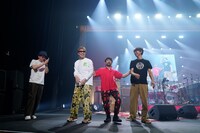 奥田民生「MTRYツアー2026 “春 Ooh La La”」昭和女子大学人見記念講堂公演の様子。（撮影：三浦憲治 [ライトサム]）