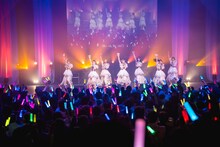 AsIs「2nd YEAR ANNIVERSARY LIVE -Start line-」の様子。（撮影：ミヤタショウタ）
