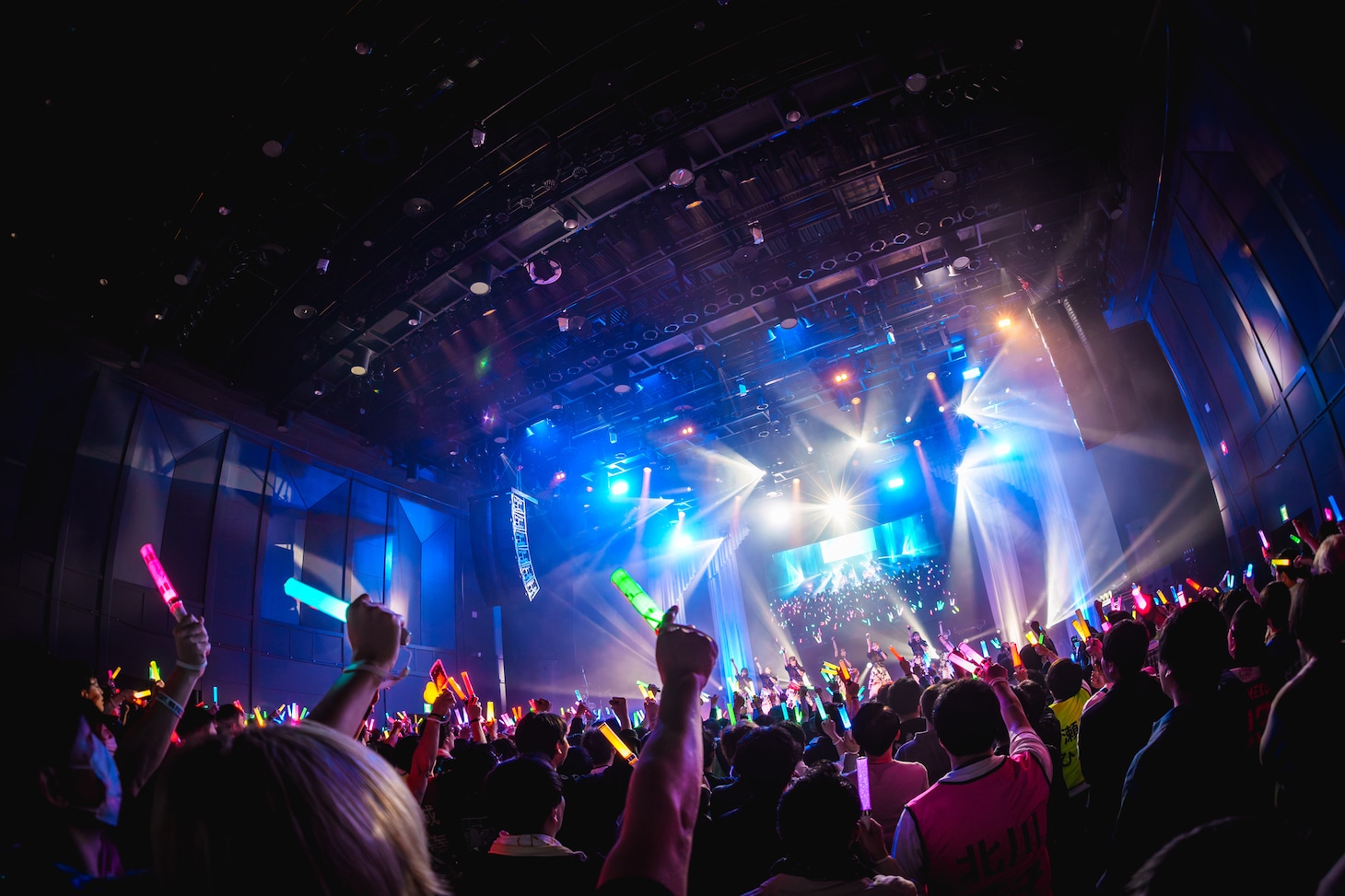 AsIs「2nd YEAR ANNIVERSARY LIVE -Start line-」の様子。（撮影：ミヤタショウタ）