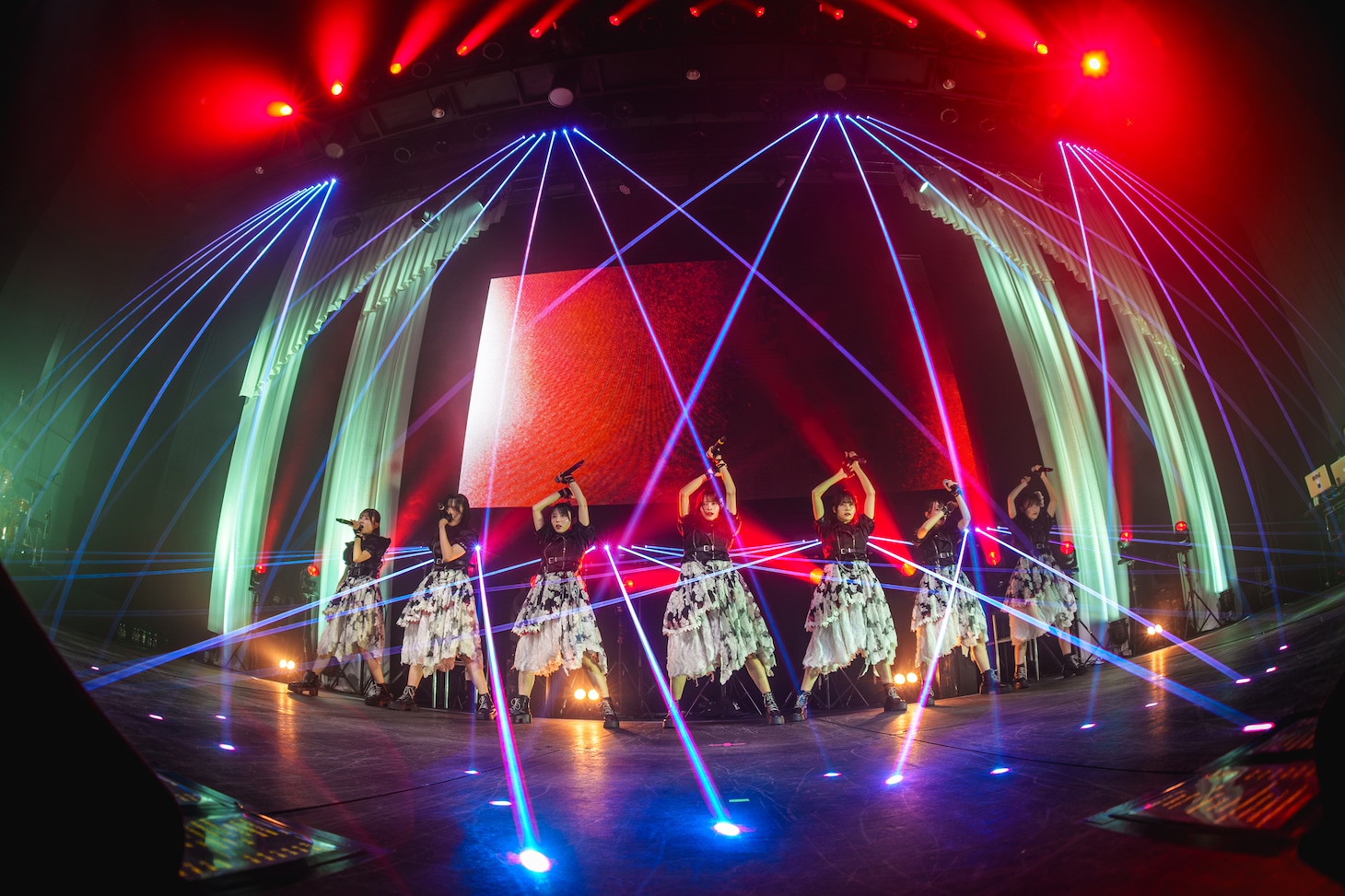 AsIs「2nd YEAR ANNIVERSARY LIVE -Start line-」の様子。（撮影：ミヤタショウタ）