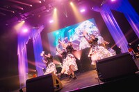 AsIs「2nd YEAR ANNIVERSARY LIVE -Start line-」の様子。（撮影：ミヤタショウタ）