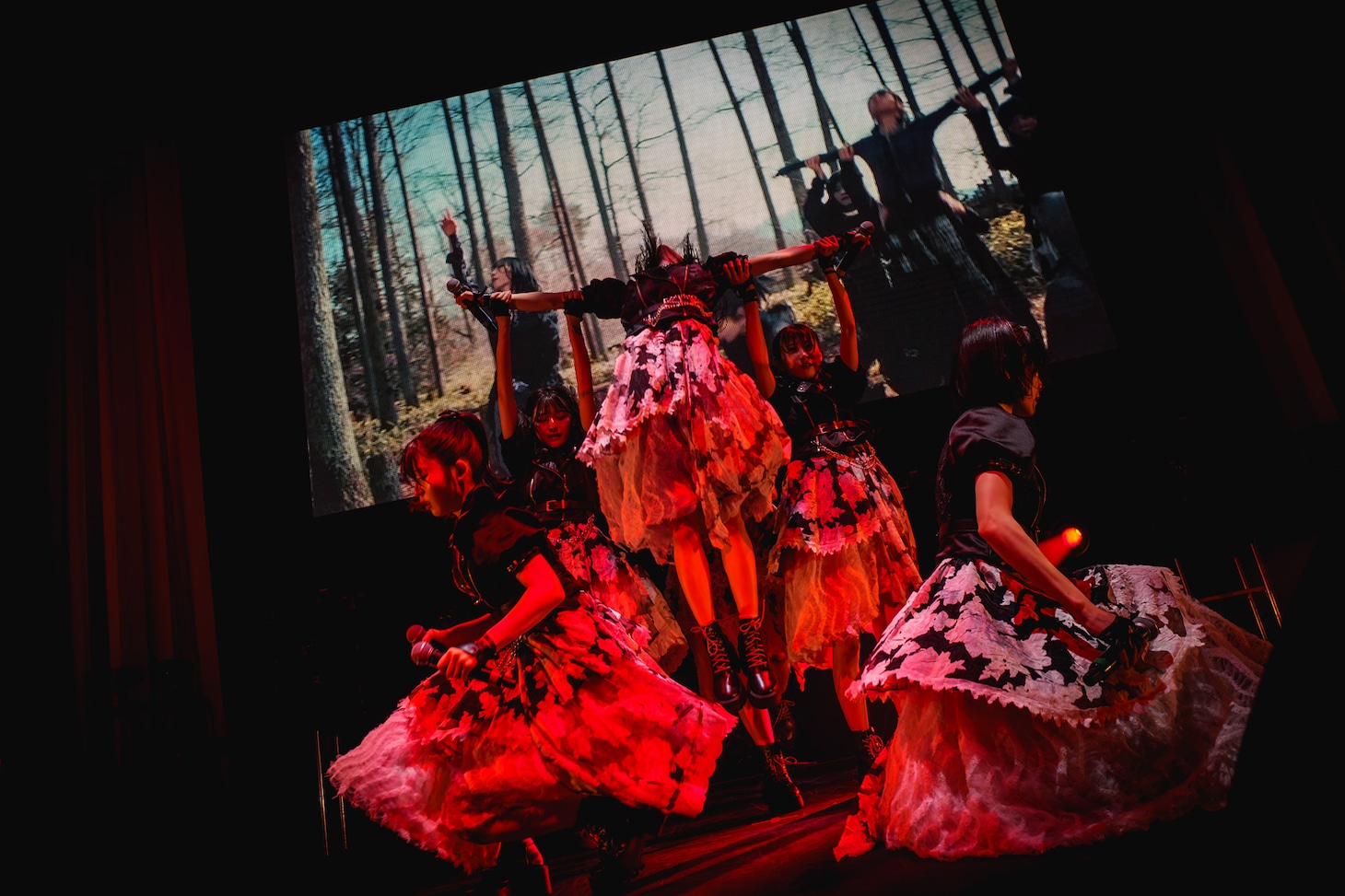 AsIs「2nd YEAR ANNIVERSARY LIVE -Start line-」の様子。（撮影：ミヤタショウタ）