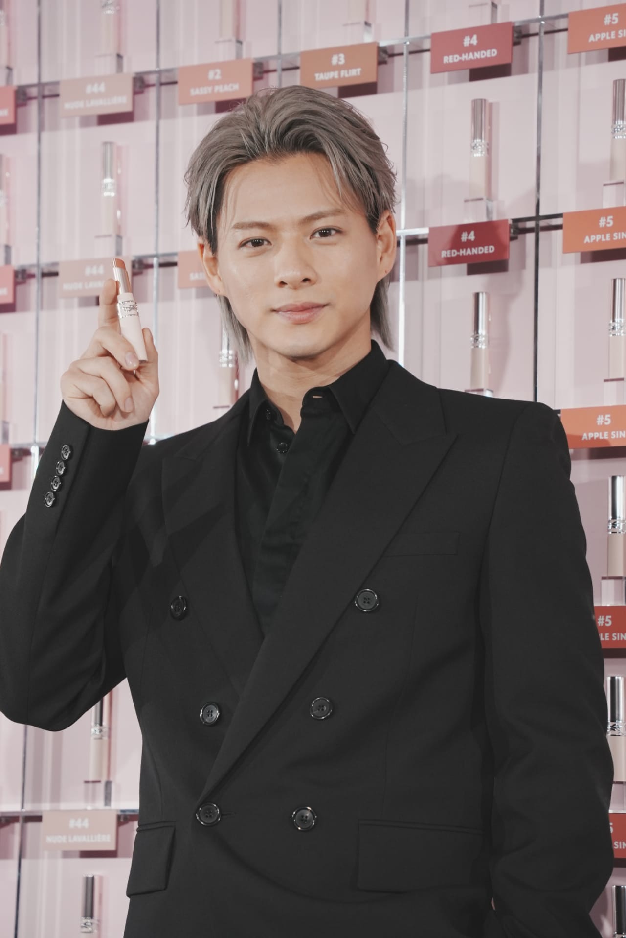 平野紫耀がYSLの原宿ポップアップに来場、新生活を送る人々へメッセージ