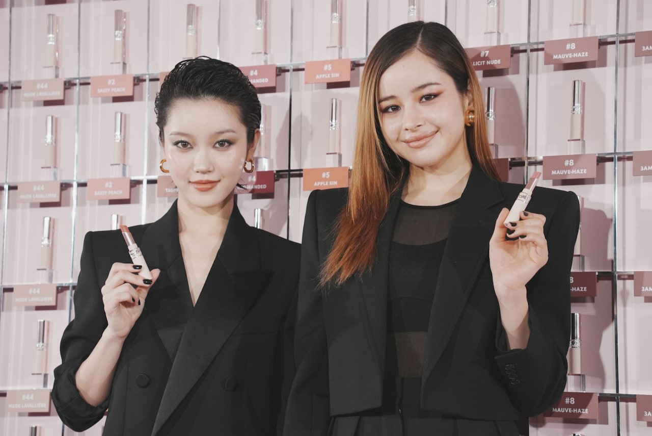 「YSL LOVENUDE HOTEL TOKYO SECRET CHECK-IN」レセプションに出席したXGのCHISAとHARVEY。