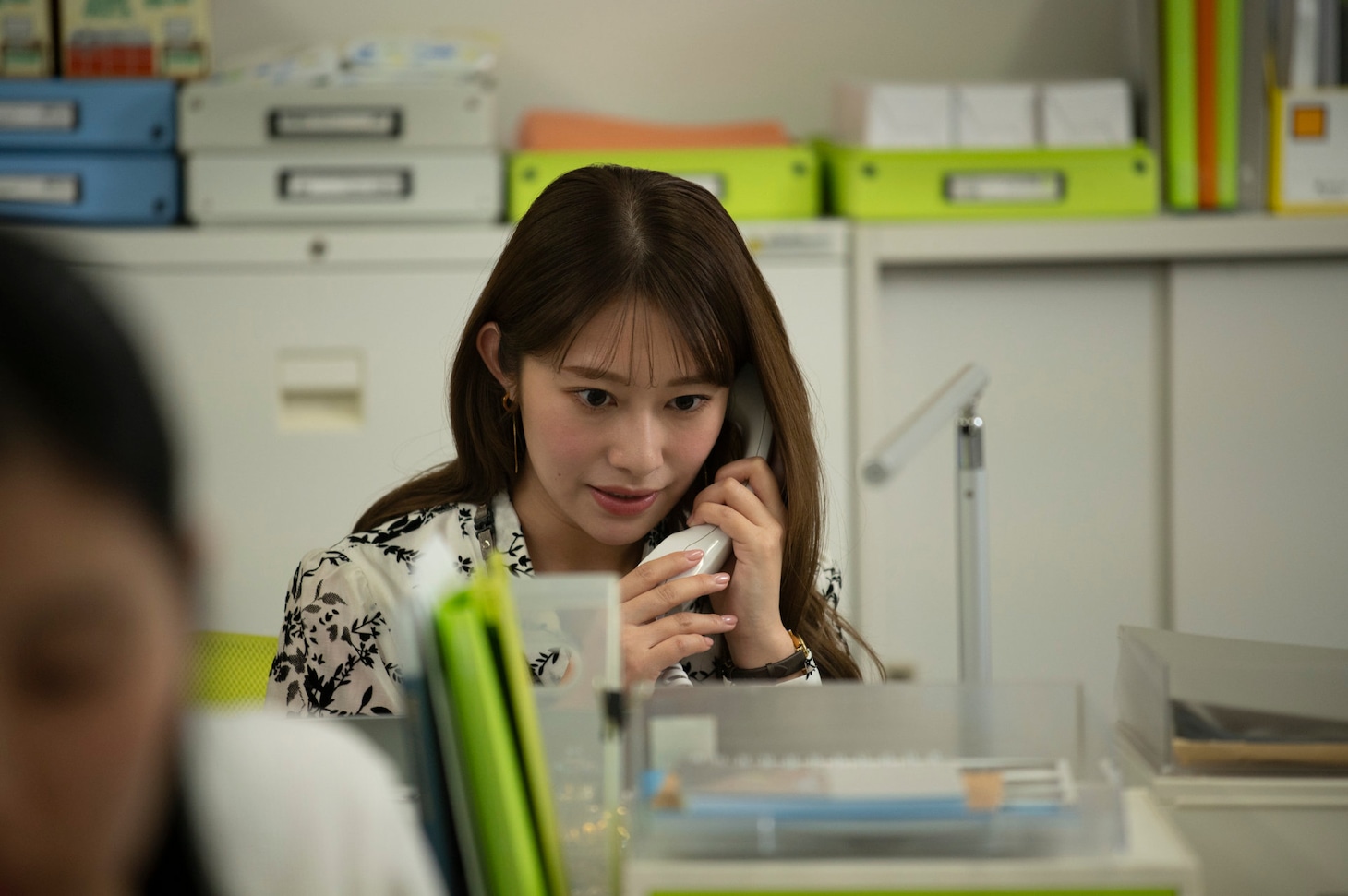 「あざとかわいいワタシが優勝」より、桜井玲香演じるなず奈。©︎TOKYO MX