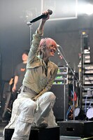 Asakura（Vo, G / muque）