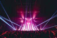 「須田景凪 TOUR 2026“GLIMMER”」東京公演の様子。（撮影：藤井拓）