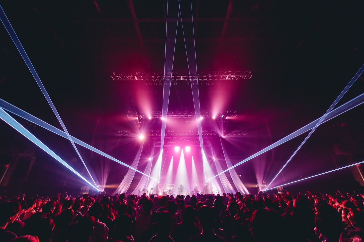 「須田景凪 TOUR 2026“GLIMMER”」東京公演の様子。（撮影：藤井拓）