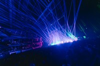 「須田景凪 TOUR 2026“GLIMMER”」東京公演の様子。（撮影：藤井拓）