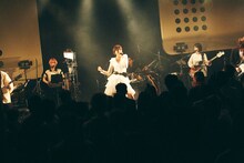 「hitomi Live 2026 - STAND BY」の様子。（Photo by Yuma Totsuka）