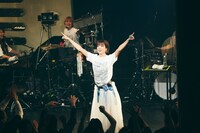「hitomi Live 2026 - STAND BY」の様子。（Photo by Yuma Totsuka）