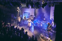 「hitomi Live 2026 - STAND BY」の様子。（Photo by Yuma Totsuka）