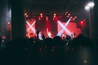 「hitomi Live 2026 - STAND BY」の様子。（Photo by Yuma Totsuka）