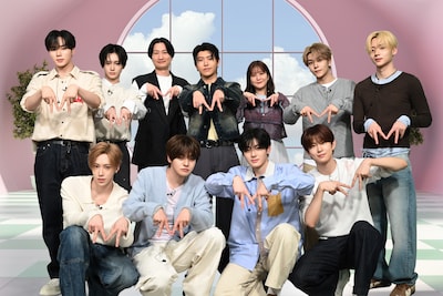 ALPHA DRIVE ONE、若井滉斗（Mrs. GREEN APPLE）、山添寛（相席スタート）、林美桜の集合写真。