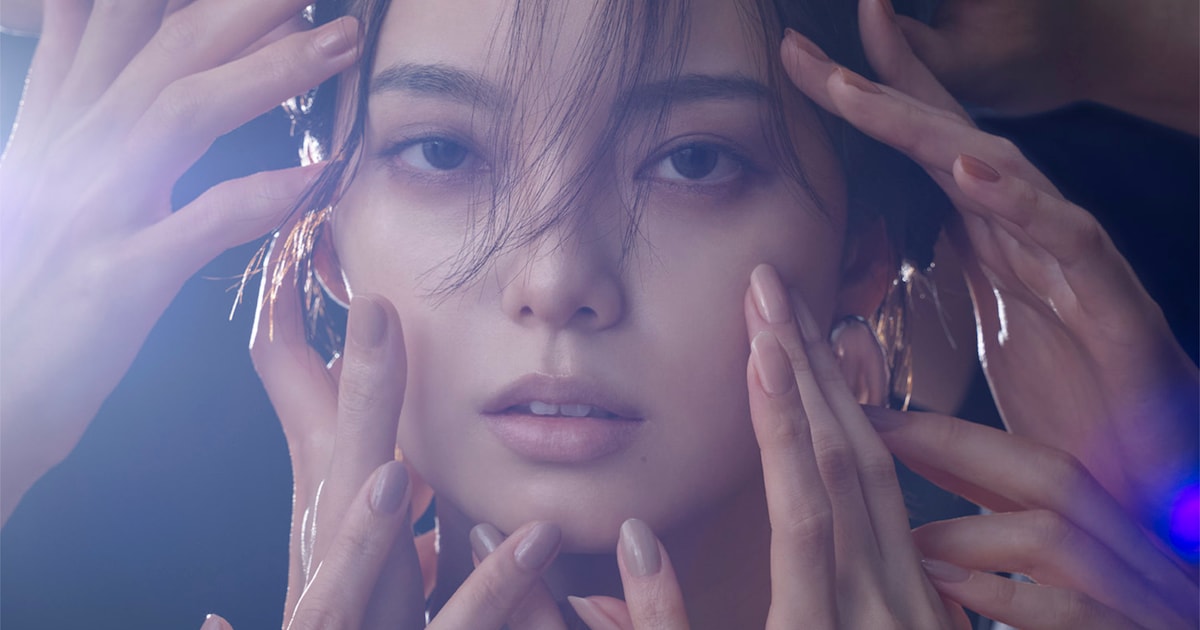 平手友梨奈がソロ初アルバム「無表情な表情」リリース、新曲「Kill or Kiss」も配信 - 音楽ナタリー