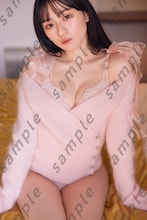 乃木坂46川﨑桜の肩にリボン、ニットの下にランジェリー