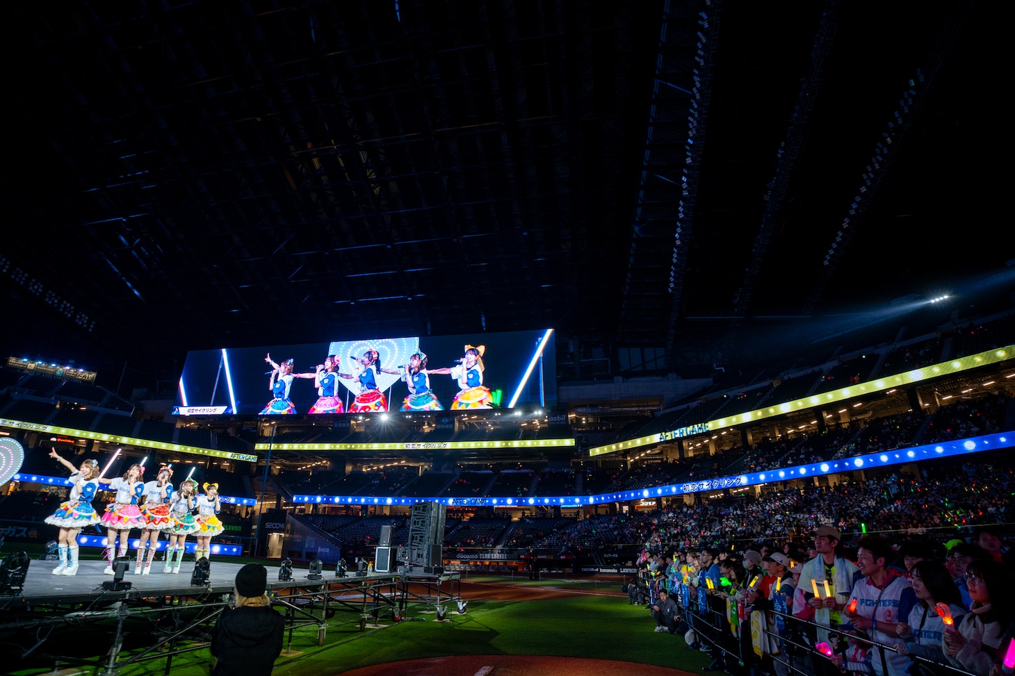 超ときめき♡宣伝部によるライブの様子。