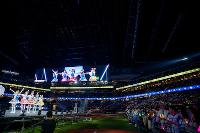 超ときめき♡宣伝部によるライブの様子。