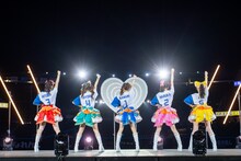 超ときめき♡宣伝部によるライブの様子。