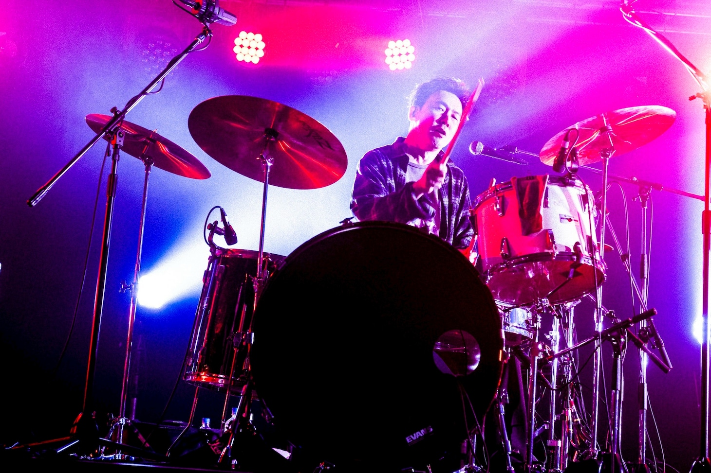 藤田勇（Dr, G / MO'SOME TONEBENDER）