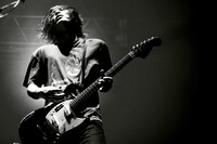 百々和宏（Vo, G / MO'SOME TONEBENDER）