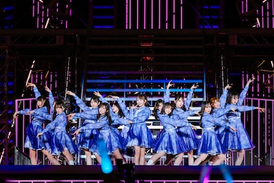 17thシングル曲「Kind of love」を初披露する日向坂46。©Seed & FlowerLLC