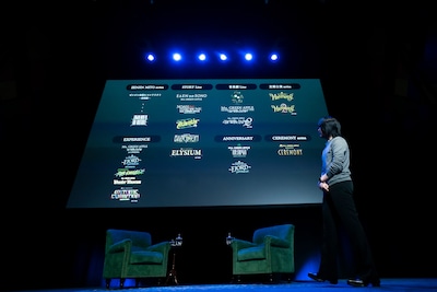 今後の構想を発表する大森元貴（Mrs. GREEN APPLE）。