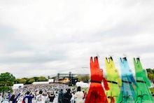 愛知・豊橋総合スポーツ公園で行われた04 Limited Sazabysによる野外フリーライブの様子。