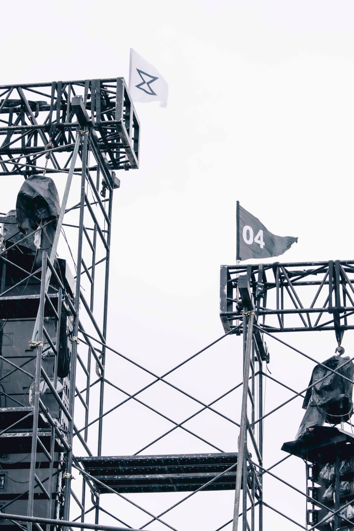 04 Limited Sazabysによる野外フリーライブ「HOMESICK」のステージセット。