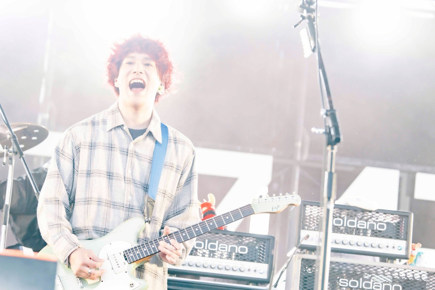 HIROKAZ（G）（撮影：藤井拓）