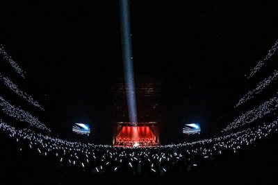 ファンによるHYDEへのサプライズの様子。（撮影：石川浩章）