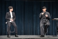 左からShokz JAPAN株式会社のCMO冨田健斗氏、山口一郎（サカナクション）。