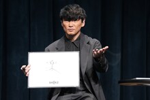 Shokzを知らない人にひと言で魅力を伝える山口一郎。