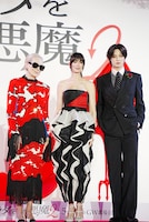 左からメリル・ストリープ、アン・ハサウェイ、K。「プラダを着た悪魔2」来日スペシャルイベントより。