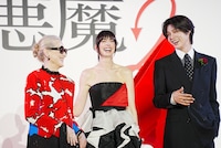 左からメリル・ストリープ、アン・ハサウェイ、K。「プラダを着た悪魔2」来日スペシャルイベントより。