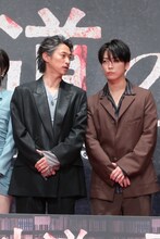 左から窪塚洋介、亀梨和也。