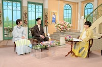 「徹子の部屋」より、ハンバート ハンバートと黒柳徹子。©︎テレビ朝日