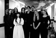 青葉市子、梅林太郎、弦楽メンバーたち。（Photo by Ellie Slorick）