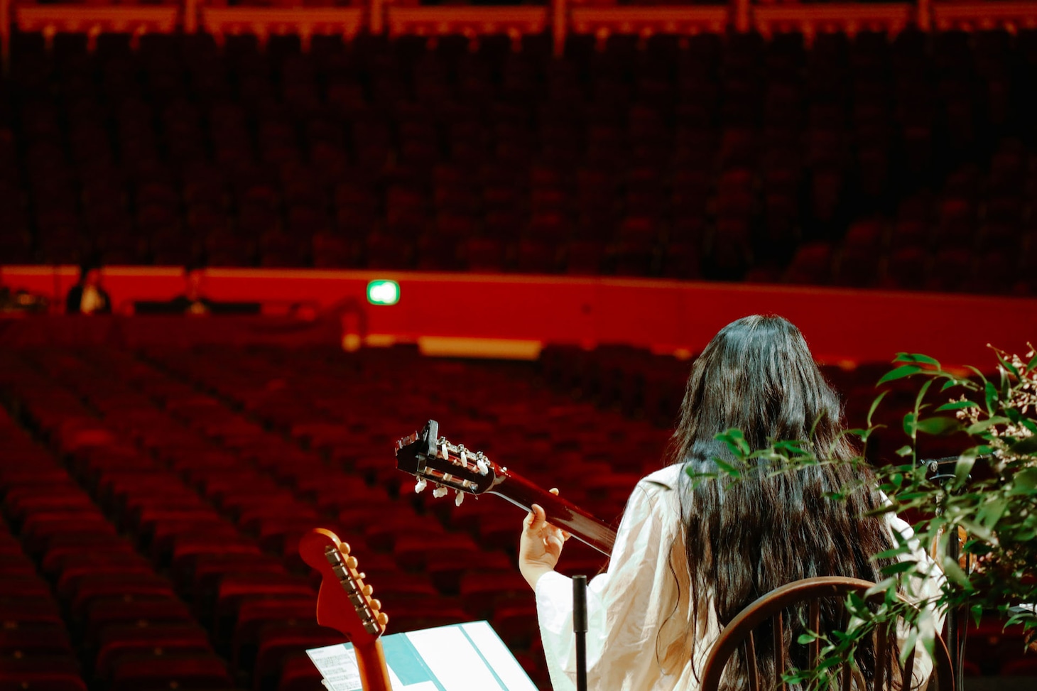 青葉市子（Photo by Ellie Slorick）