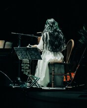 青葉市子（Photo by Ellie Slorick）