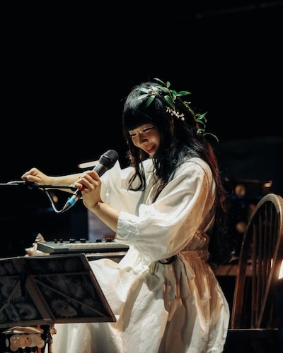 青葉市子（Photo by Ellie Slorick）