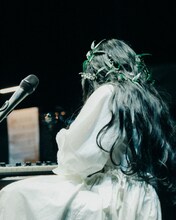 青葉市子（Photo by Ellie Slorick）